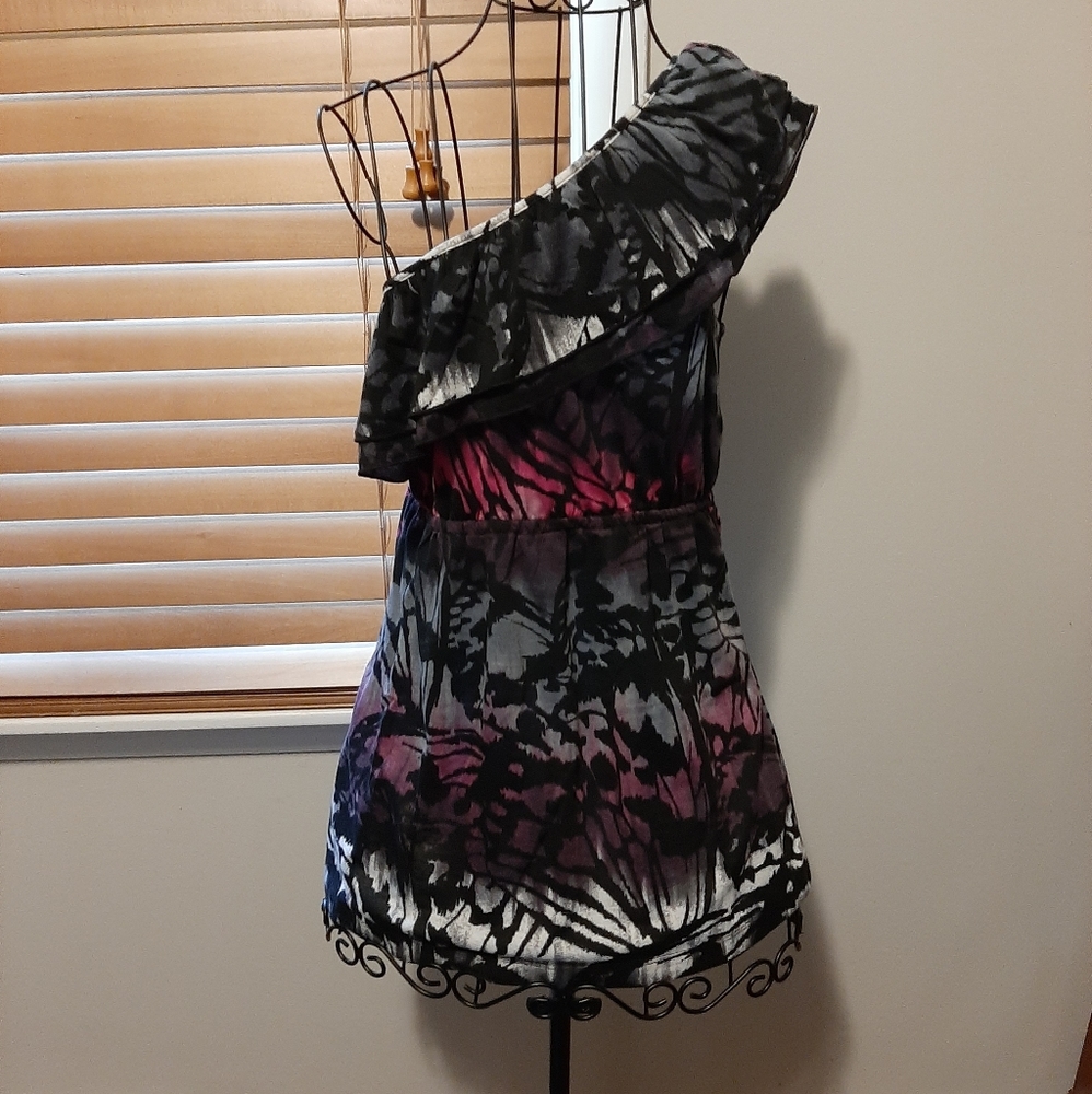One shoulder top